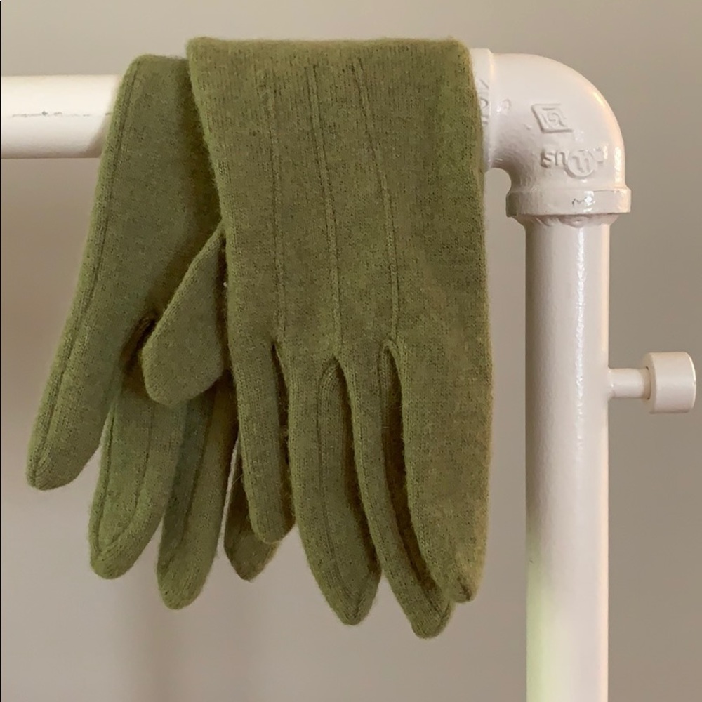 Green Wool Gloves